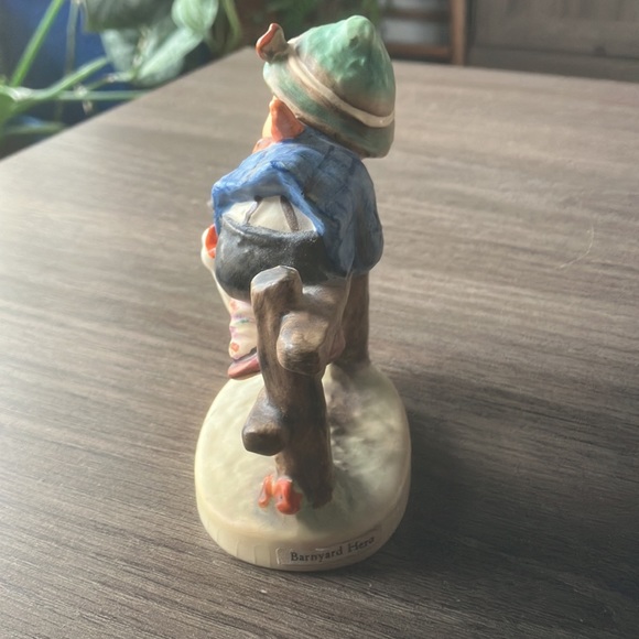 Goebel Hummel  barnyard hero figurine - Picture 3 of 7